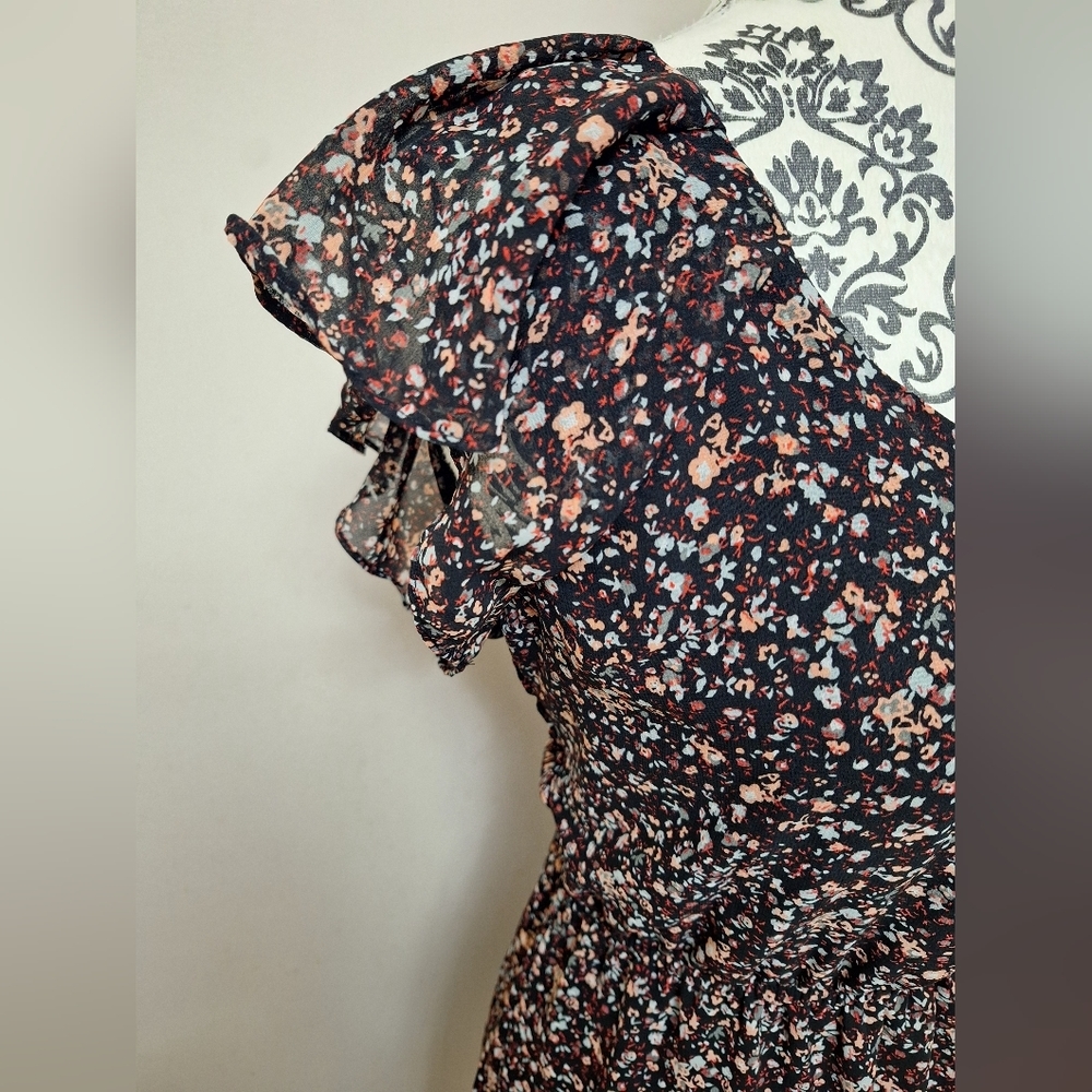 Dynamite size M floral dress - Picture 2 of 6